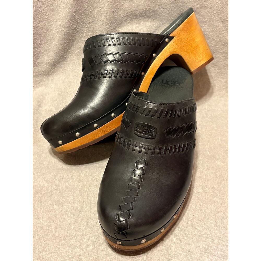 Ugg Australia Women’s Size 10 Vivica Black Leather Studded Clogs Sheepskin EUC